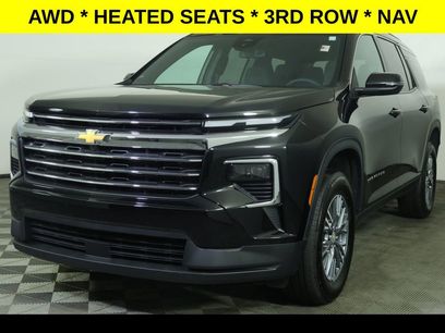 Used 2025 Chevrolet Traverse LT