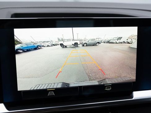 Used 2024 Chevrolet Silverado 3500 LT image 4