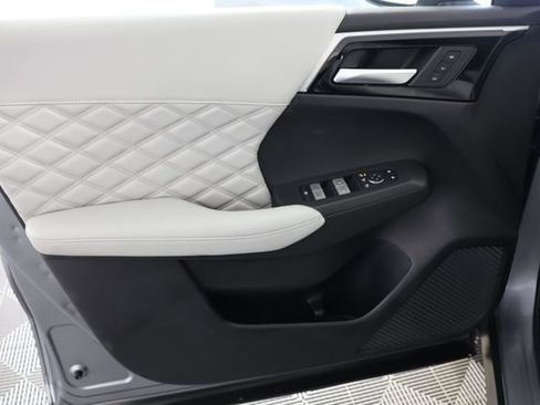 Used 2024 Mitsubishi Outlander SEL image 24