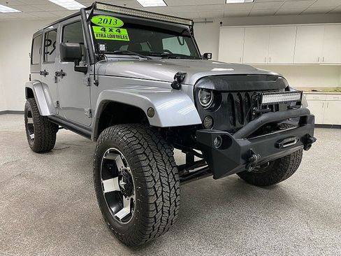 Used 2013 Jeep Wrangler Unlimited Sahara w/ Connectivity Group AWD/4WD image 3