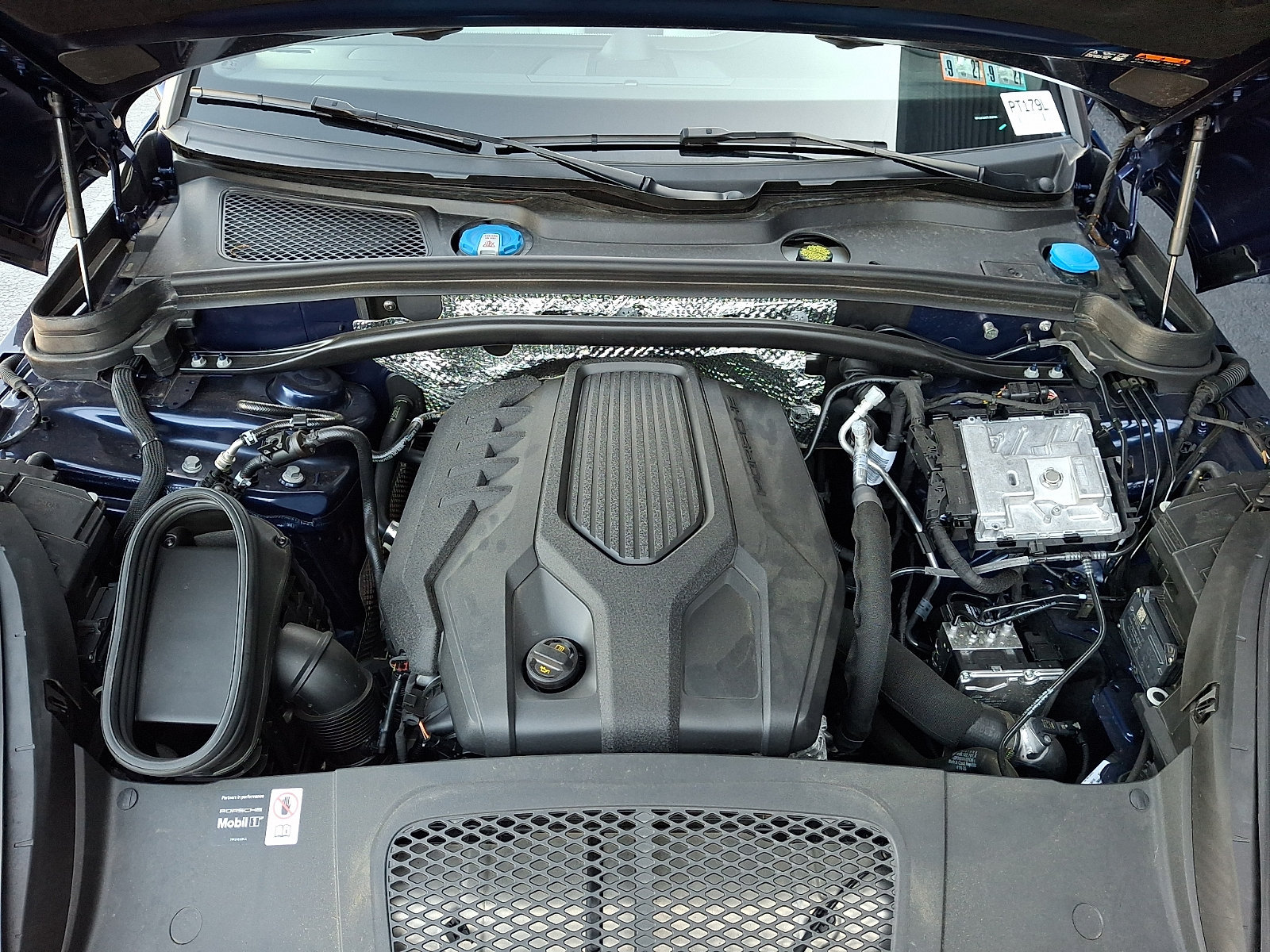 Used 2026 Porsche Macan AWD/4WD image 30