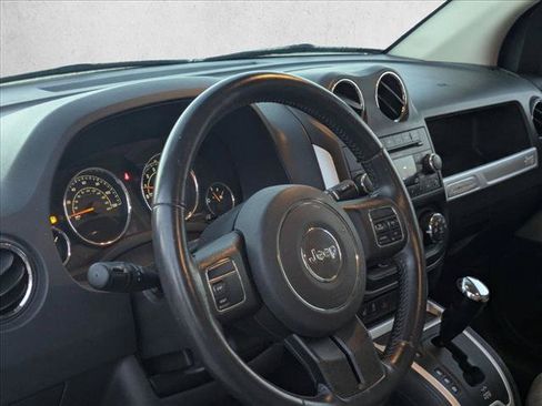 Used 2014 Jeep Compass Latitude w/ Sun/Sound Group FWD image 9