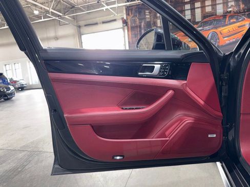 Used 2017 Porsche Panamera image 45