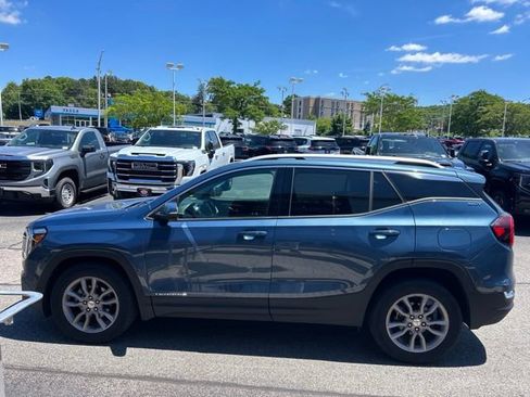 Used 2024 GMC Terrain SLT AWD/4WD image 6
