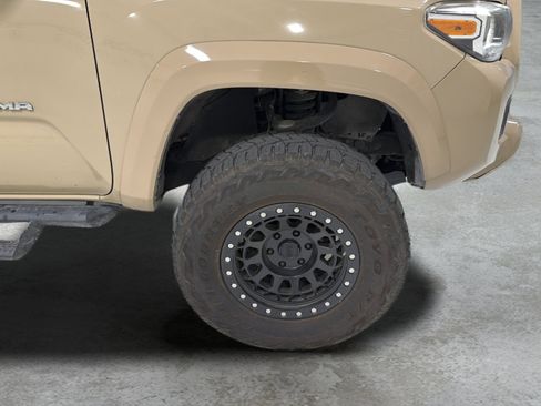 Used 2018 Toyota Tacoma TRD Sport w/ Technology Package AWD/4WD image 25