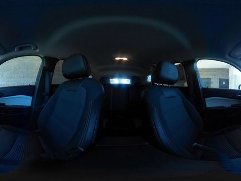 Used 2025 Chevrolet Trax LT FWD image 41