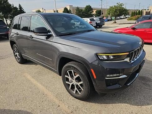 Used 2023 Jeep Grand Cherokee Limited w/ Luxury Tech Group II AWD/4WD image 2