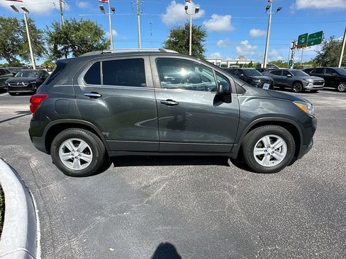 Used 2018 Chevrolet Trax LT w/ LT Convenience Package FWD image 4