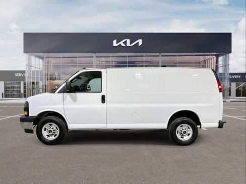 Used 2024 GMC Savana 2500 w/ Driver Convenience Package image 5