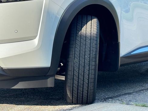 Used 2025 Nissan Pathfinder Platinum image 10