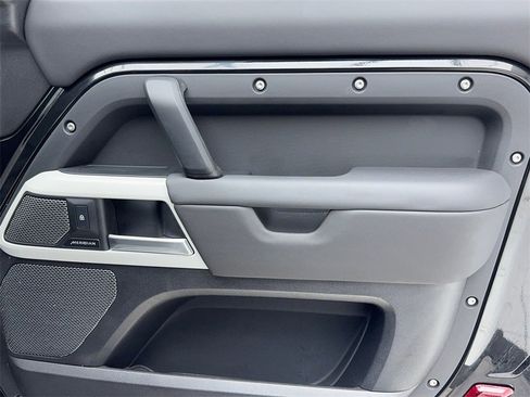 Used 2024 Land Rover Defender 90 S image 45