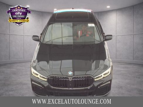 Used 2022 BMW 740i w/ M Sport Package RWD image 11