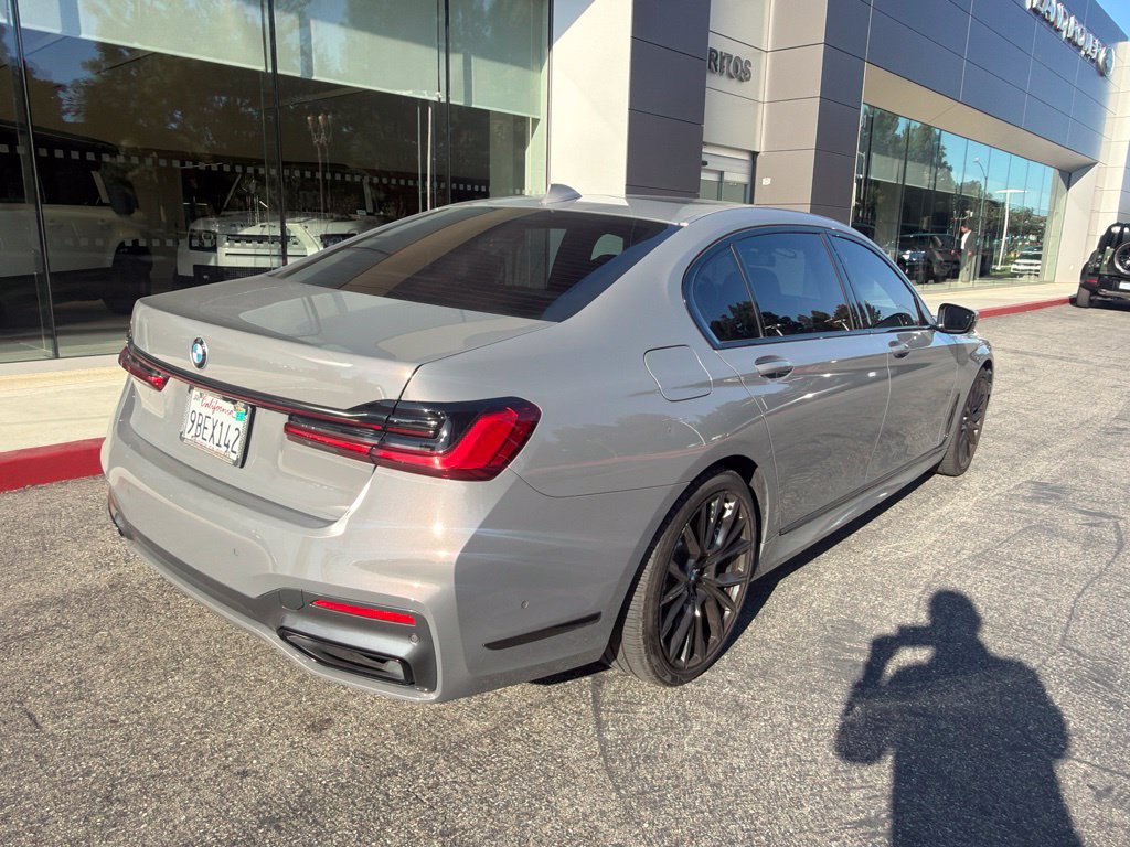 Used 2021 BMW 740i w/ M Sport Package RWD image 3