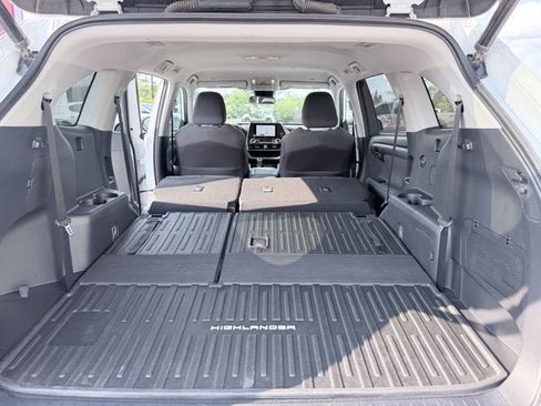 Used 2023 Toyota Highlander LE AWD/4WD image 27