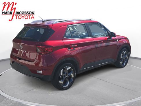 Used 2024 Hyundai Venue SEL image 9