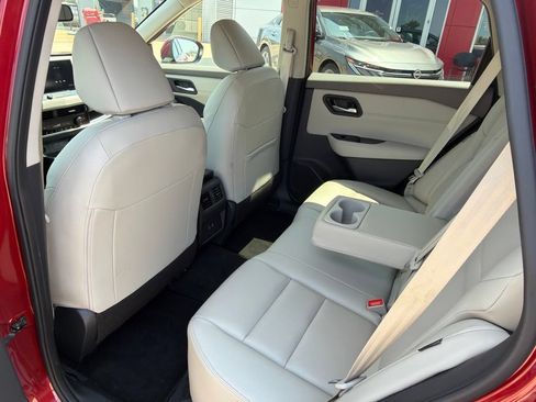 Used 2026 Nissan Rogue SL AWD/4WD image 16
