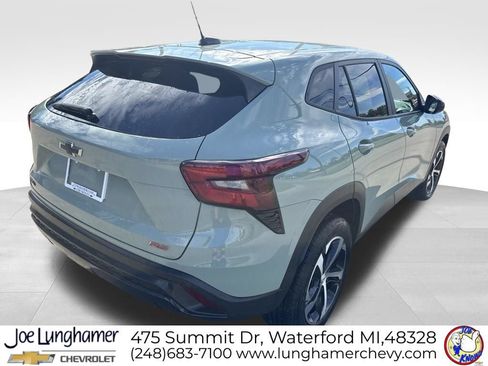 Used 2024 Chevrolet Trax RS w/ Driver Confidence Package FWD image 3