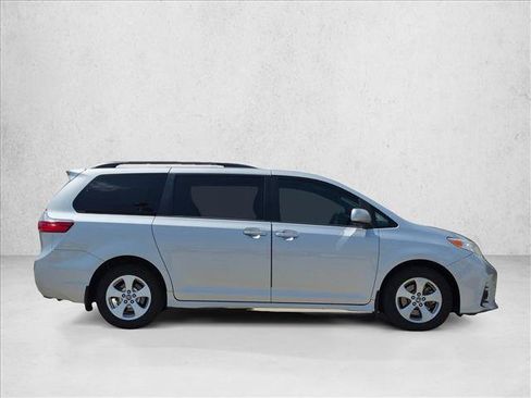 Used 2019 Toyota Sienna LE FWD image 4