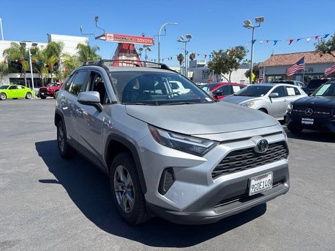 Used 2023 Toyota RAV4 XLE w/ Convenience Package FWD image 2
