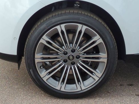 New 2025 Land Rover Range Rover Long Wheelbase SE image 13