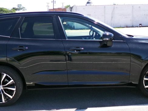Used 2024 Volvo XC60 B5 Plus AWD/4WD image 5