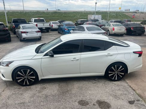Used 2021 Nissan Altima 2.5 SR FWD image 9