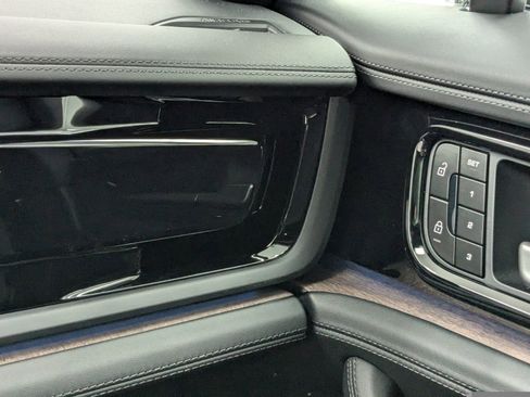 Used 2025 Porsche Panamera 4 image 19