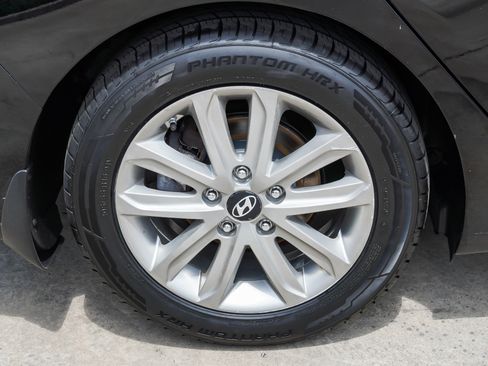 Used 2016 Hyundai Elantra SE w/ Option Group 02 FWD image 11