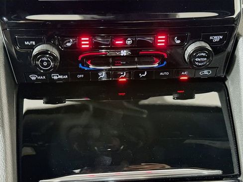 New 2025 Jeep Grand Cherokee Laredo image 15