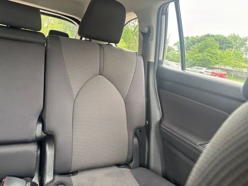 Used 2025 Toyota Highlander LE FWD image 39
