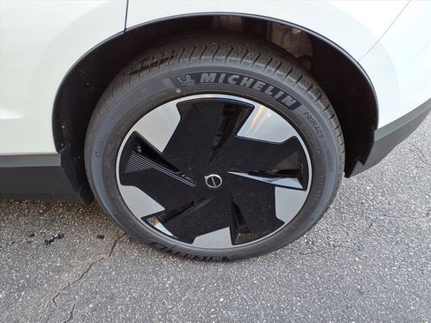 New 2025 Volvo EX30 Plus w/ Protection Package Premier image 6