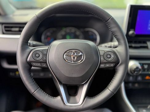 Used 2025 Toyota RAV4 XLE w/ Convenience Package AWD/4WD image 7