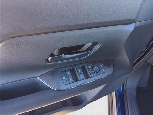Used 2025 Nissan Kicks S FWD image 10