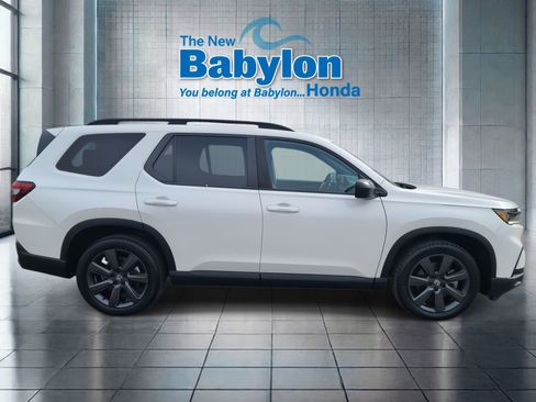 Used 2023 Honda Pilot Sport image 5
