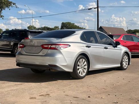 Used 2018 Toyota Camry LE FWD image 3