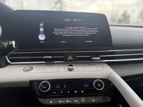 Used 2024 Hyundai Elantra Limited image 29