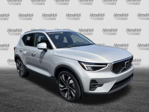 Used 2023 Volvo XC40 B5 Plus w/ Driver Assist Package AWD/4WD image 2