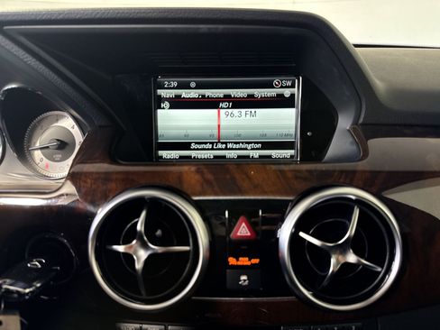 Used 2015 Mercedes-Benz GLK 250 BlueTEC 4MATIC image 18
