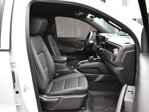 Used 2025 Chevrolet Colorado Trail Boss image 12