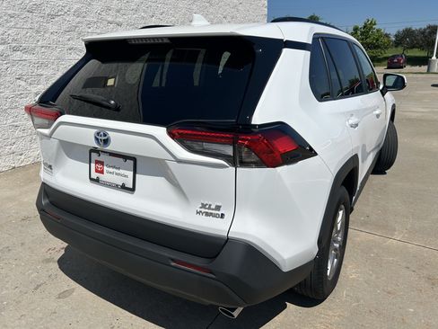 Certified 2023 Toyota RAV4 XLE w/ Convenience Package AWD/4WD image 6