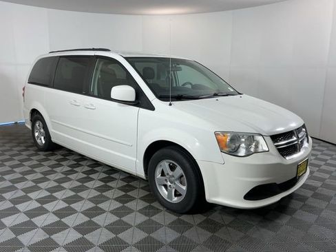 Used 2012 Dodge Grand Caravan SXT image 3
