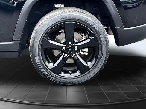 Used 2023 Jeep Grand Cherokee Altitude AWD/4WD image 36