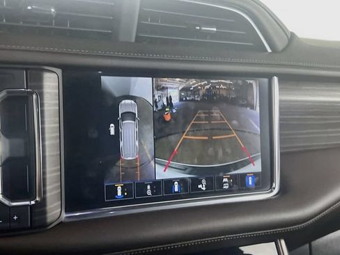 Used 2024 GMC Yukon XL Denali RWD image 14