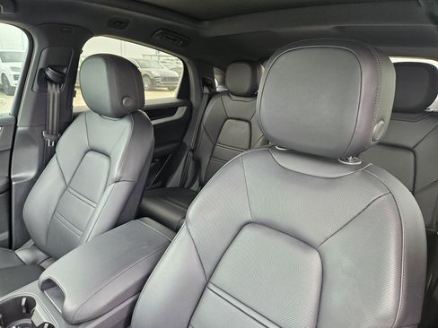 Certified 2024 Porsche Cayenne Coupe AWD/4WD image 6