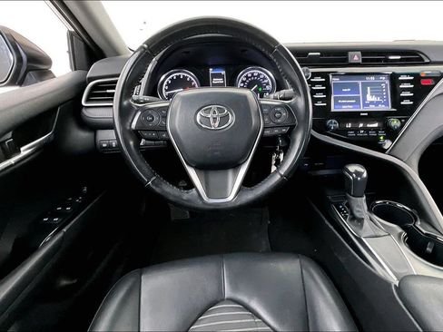 Used 2020 Toyota Camry SE FWD image 6