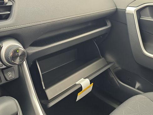 New 2025 Toyota RAV4 XLE image 31