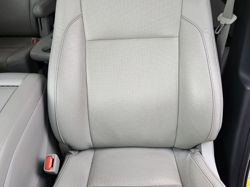 Used 2019 Toyota Highlander Limited image 14