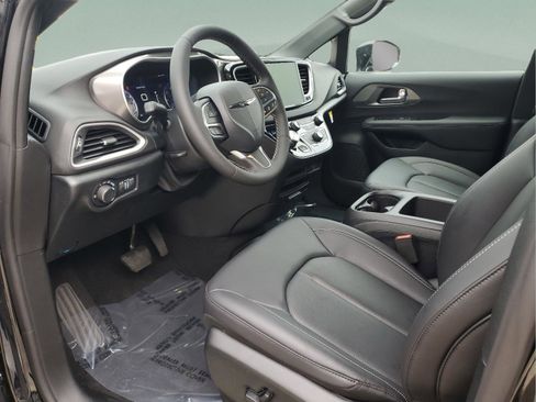 New 2026 Chrysler Voyager LX FWD image 17