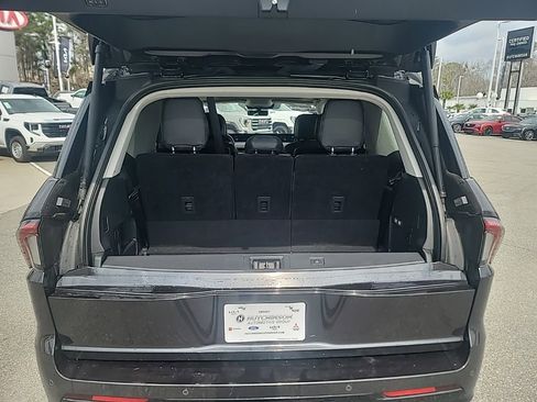 Used 2025 Lincoln Navigator Reserve image 7