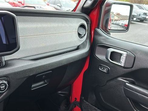 Used 2024 Jeep Wrangler Unlimited w/ Convenience Group image 18